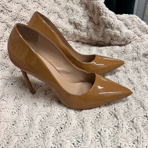 Steve Madden Camel Patent Leather shoe - Picture 3 of 8